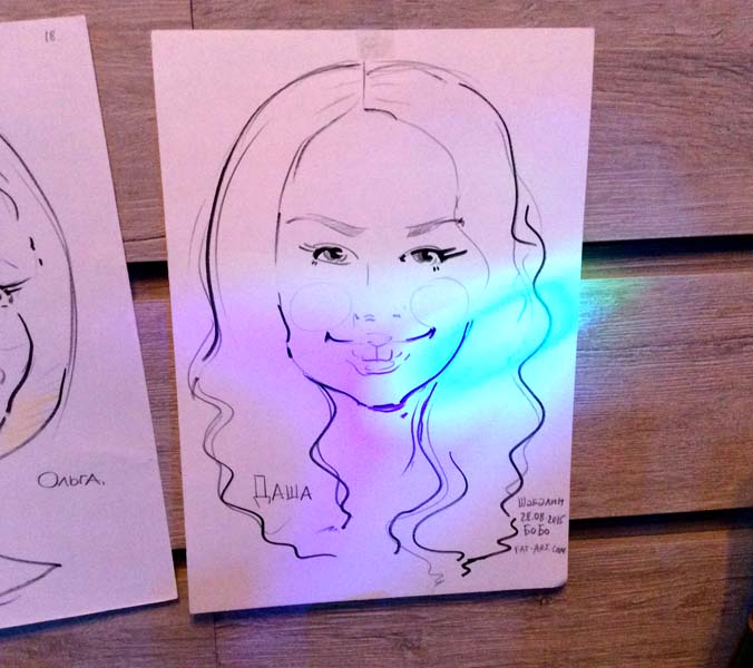 Художник нарисовал Дашу черным карандашом